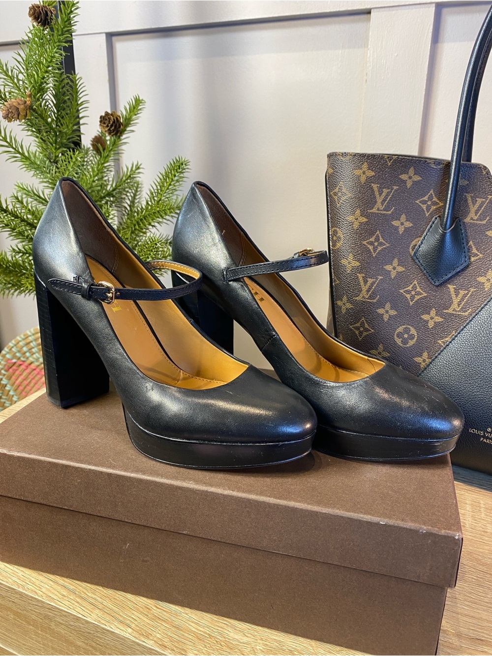 Women's Coach Black Leather Goldie Mary Jane
Platform Pumps 7.5